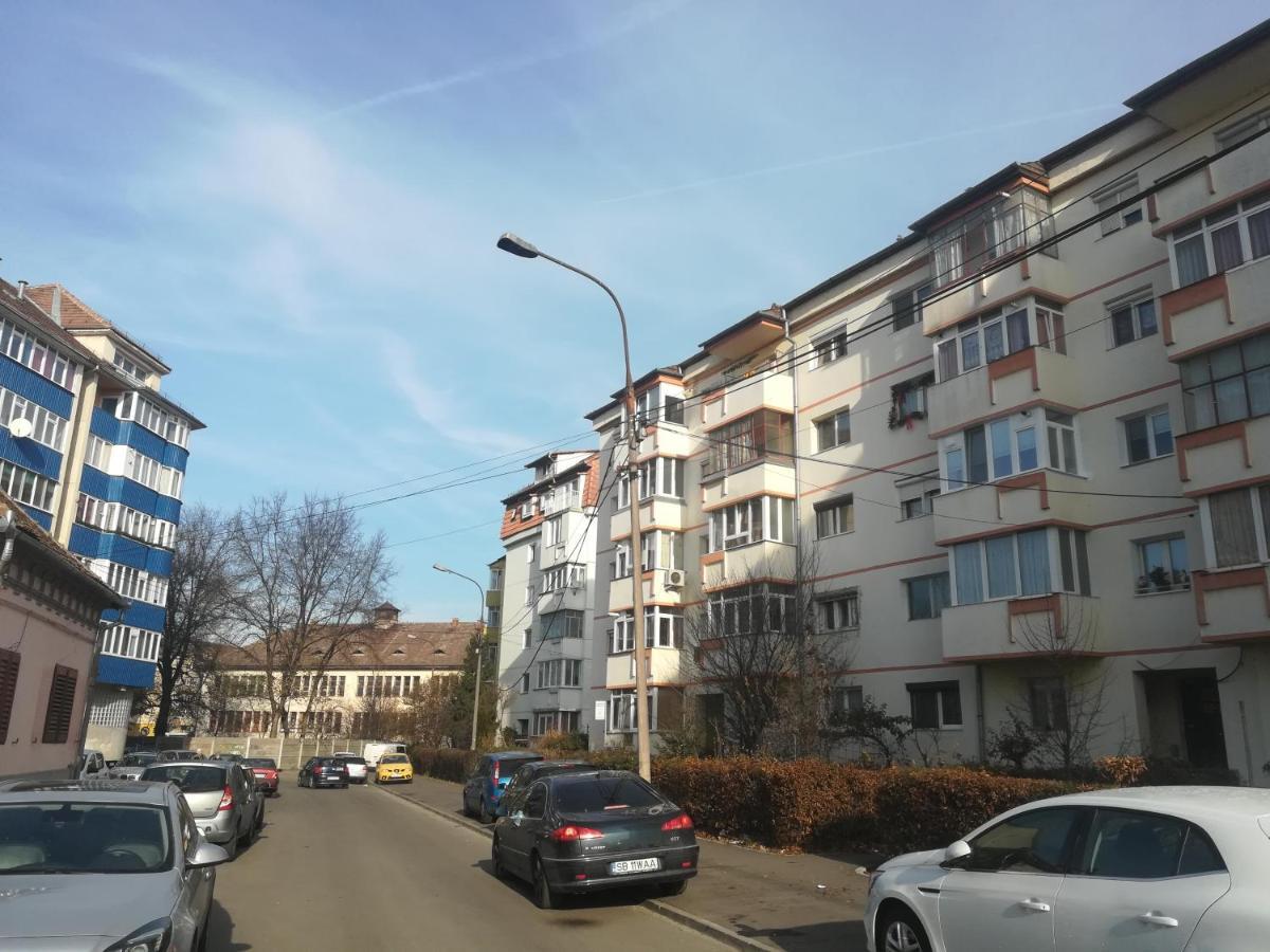 Апартаменты Apartament Erik Сибиу Экстерьер фото
